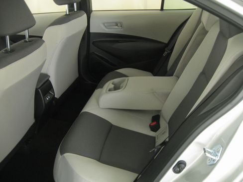 Used 2025 Toyota Corolla LE image 8