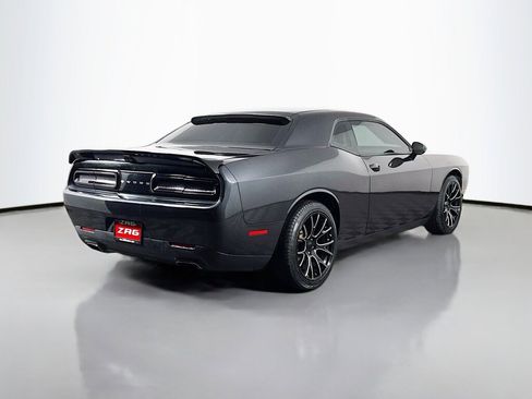 Used 2016 Dodge Challenger SXT image 5