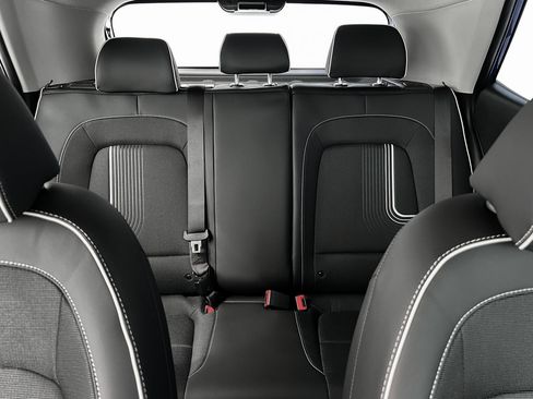 Certified 2025 Hyundai Venue Limited FWD image 16