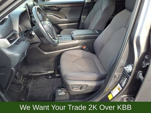 Used 2022 Toyota Highlander LE image 9