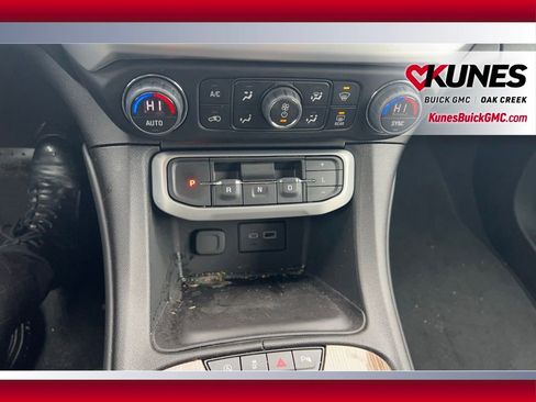 Used 2023 GMC Acadia SLE w/ Driver Convenience Package image 29