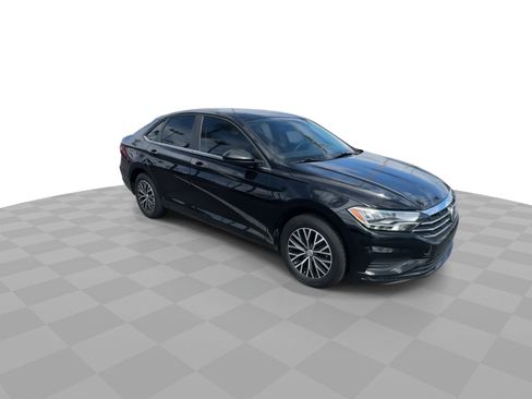 Used 2020 Volkswagen Jetta SE image 2