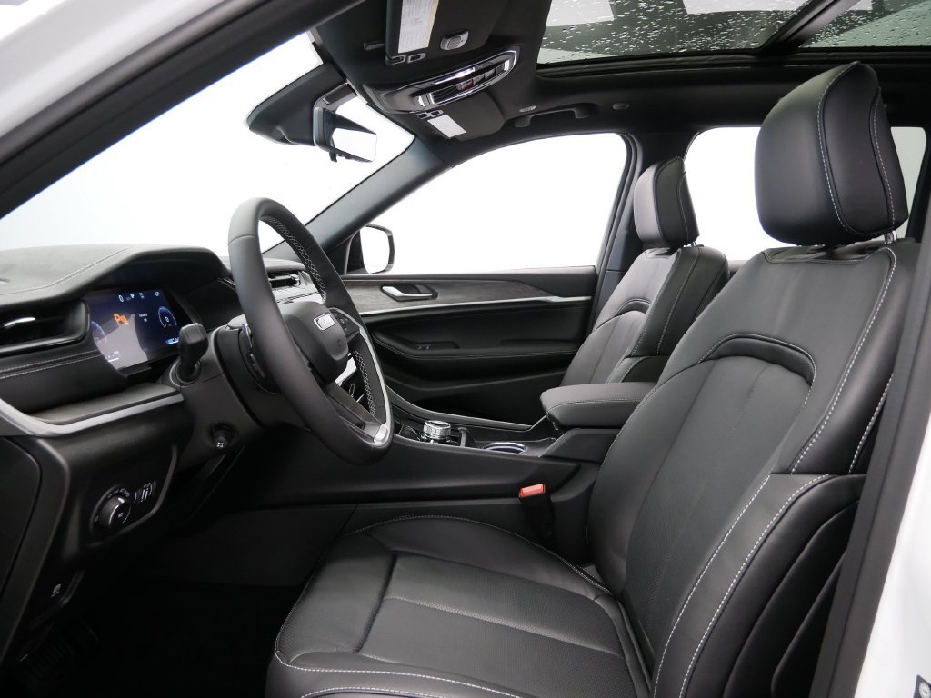 New 2027 Jeep Grand Cherokee Limited AWD/4WD image 12