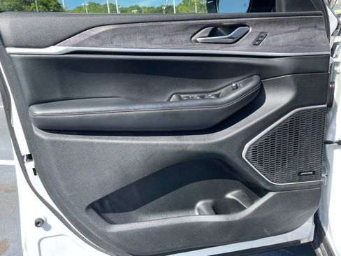 Used 2021 Jeep Grand Cherokee L Limited w/ Luxury Tech Group II image 17