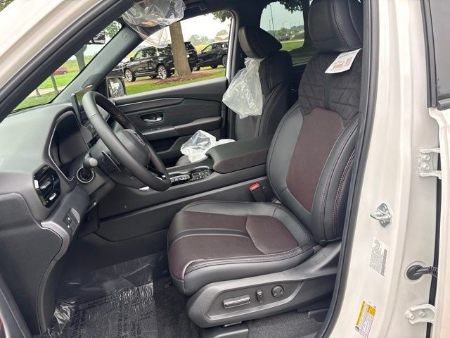 New 2026 Honda Pilot Black Edition image 14