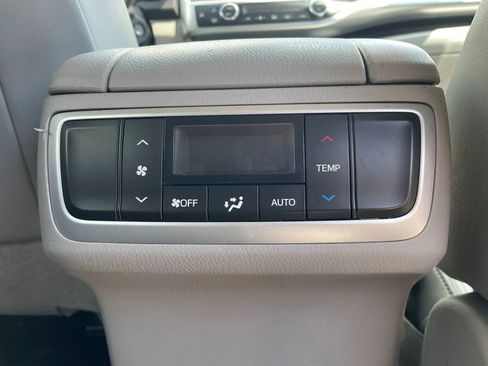 Used 2017 Toyota Highlander Plus AWD/4WD image 27