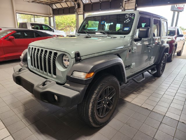 Used 2024 Jeep Wrangler Unlimited Sport AWD/4WD image 3