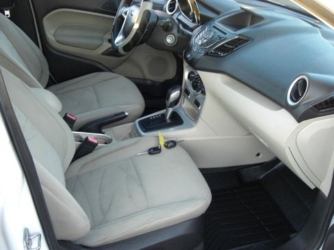 Used 2017 Ford Fiesta SE image 16