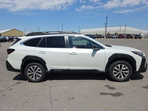 Used 2023 Subaru Outback Premium AWD/4WD image 2