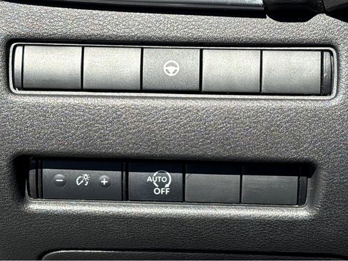 Used 2023 Nissan Rogue SV image 11