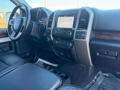 Used 2019 Ford F150 Lariat image 10