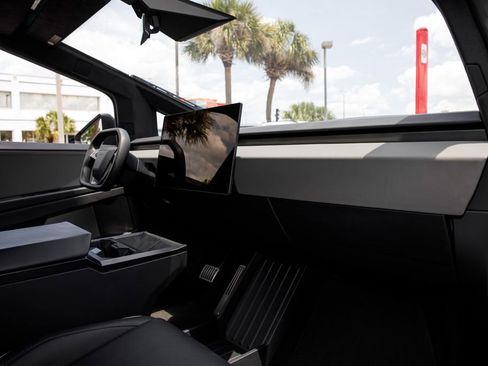 Used 2025 Tesla Cybertruck AWD Crew Cab image 14