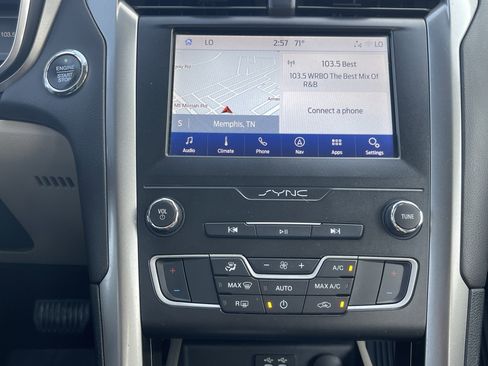 Used 2019 Ford Fusion SE image 16