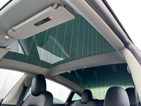 Used 2022 Tesla Model 3 image 12