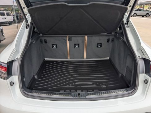 Certified 2026 Porsche Macan AWD/4WD image 22