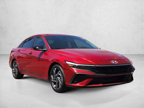 Certified 2025 Hyundai Elantra Sport FWD image 3
