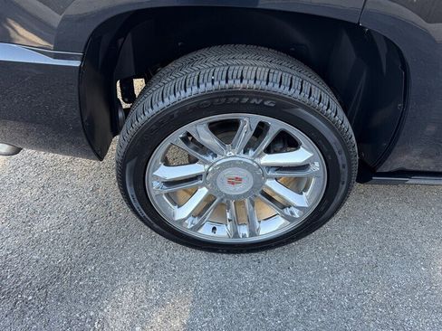 Used 2011 Cadillac Escalade Platinum image 11