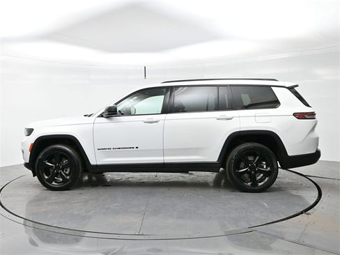 Used 2023 Jeep Grand Cherokee L Laredo image 4