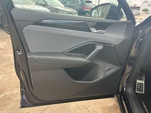 New 2026 Volkswagen Tiguan SE R-Line image 17