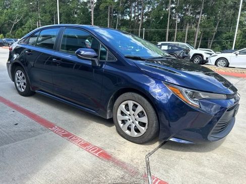 Used 2024 Toyota Corolla LE FWD image 3