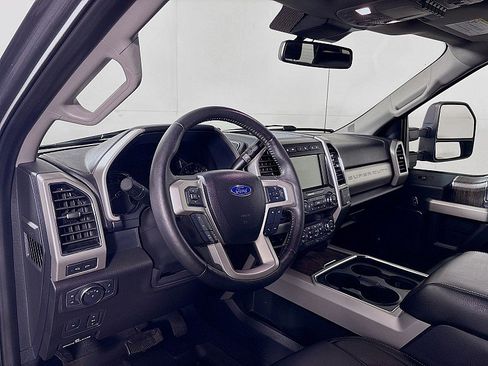 Used 2021 Ford F250 Lariat image 9