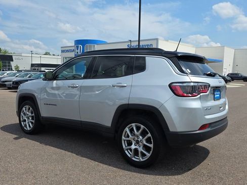 Used 2025 Jeep Compass Limited AWD/4WD image 5
