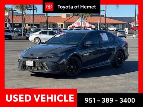 Used 2025 Toyota Camry SE FWD image 1