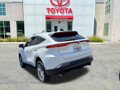 Used 2024 Toyota Venza XLE AWD/4WD image 5