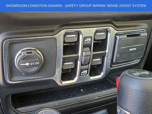 Used 2025 Jeep Wrangler Unlimited Sahara w/ Safety Group AWD/4WD image 23
