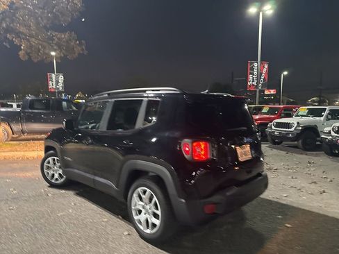 Used 2018 Jeep Renegade Latitude image 37