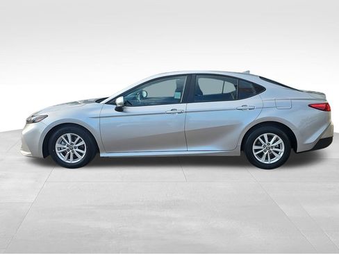 Used 2025 Toyota Camry LE image 6