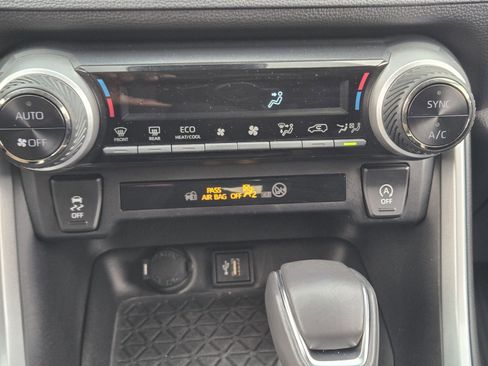 Used 2024 Toyota RAV4 XLE Premium image 21