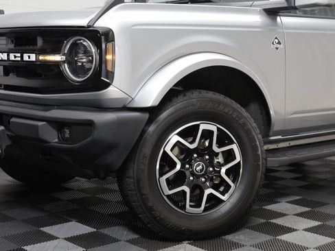 Used 2023 Ford Bronco Outer Banks AWD/4WD image 3