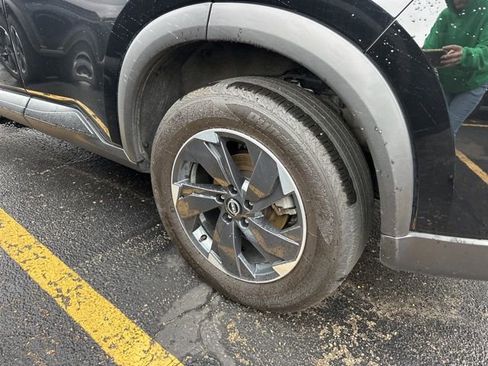 Used 2025 Nissan Rogue SV image 14