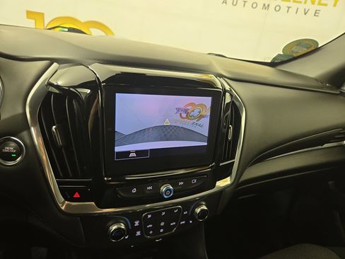 Used 2022 Chevrolet Traverse LT FWD image 20