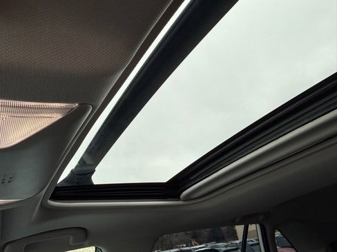 Used 2022 Toyota RAV4 XLE Premium image 22