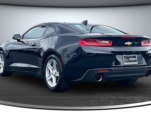 Used 2018 Chevrolet Camaro LT RWD image 5