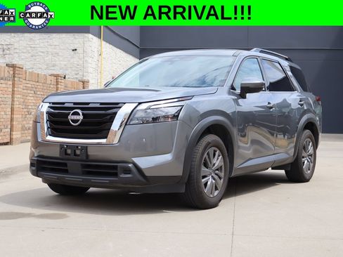 Used 2025 Nissan Pathfinder SV FWD image 1