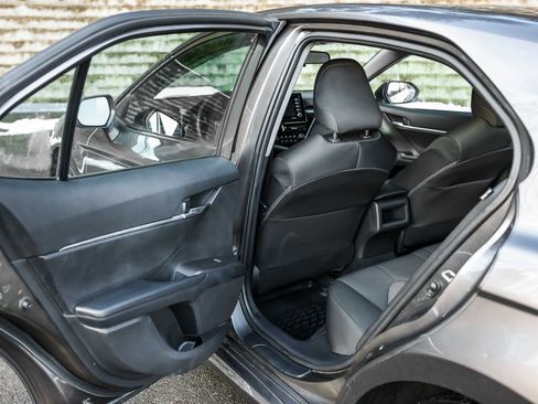 Certified 2021 Toyota Camry LE image 21