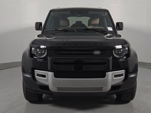 Used 2025 Land Rover Defender 110 S image 2