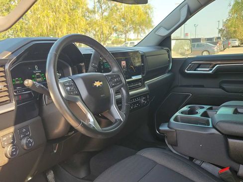Used 2023 Chevrolet Silverado 1500 LT w/ Z71 Off-Road Package AWD/4WD image 10