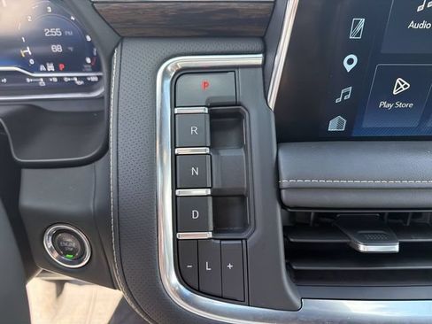Used 2023 Chevrolet Tahoe Premier AWD/4WD image 22