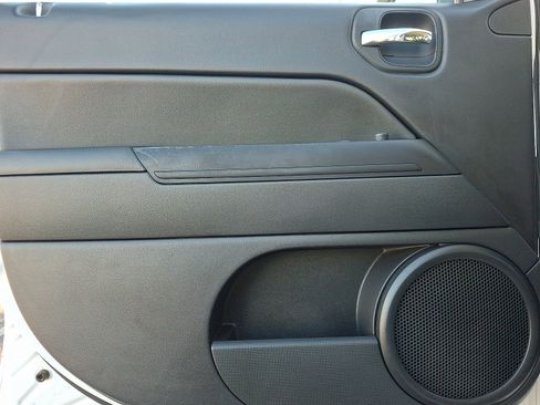 Used 2015 Jeep Patriot Latitude image 12