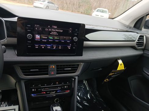 New 2026 Volkswagen Taos SE image 17