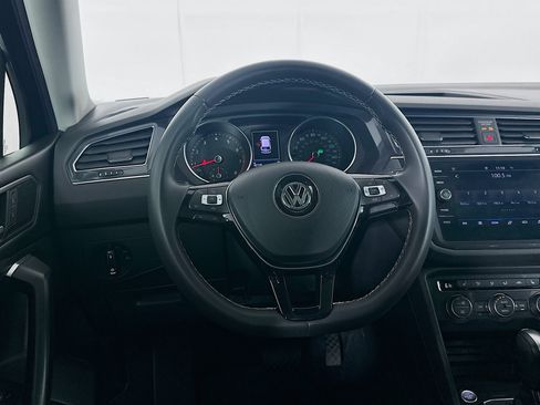 Used 2021 Volkswagen Tiguan SE w/ Panoramic Sunroof Package FWD image 17