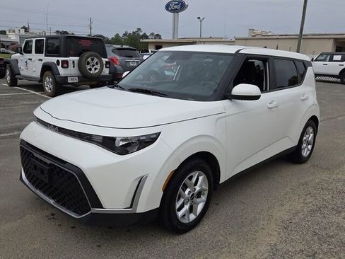 Used 2023 Kia Soul LX w/ Option Group 015 image 4