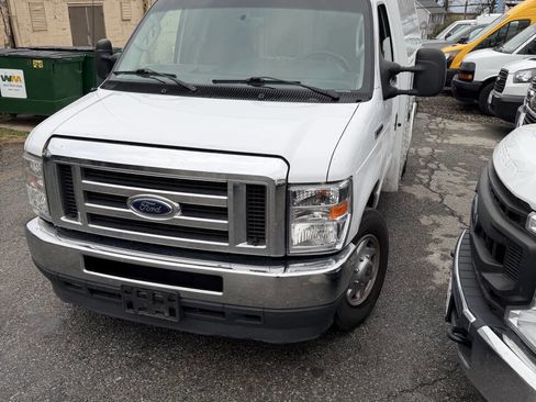 Used 2021 Ford E-350 and Econoline 350 Super Duty w/ Power Windows & Locks Group image 21