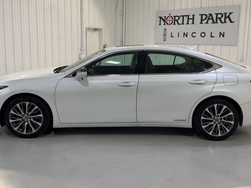 Used 2020 Lexus ES 300h w/ Premium Package image 7