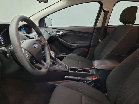 Used 2018 Ford Focus SE w/ SE Appearance Package image 17