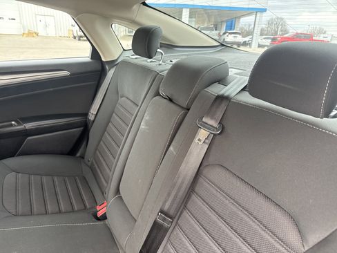 Used 2020 Ford Fusion SE image 12